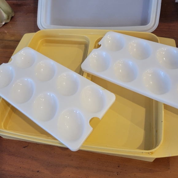 Vintage TUPPERWATE Deviled Egg Dish Serve And Store - Picture 5 of 6